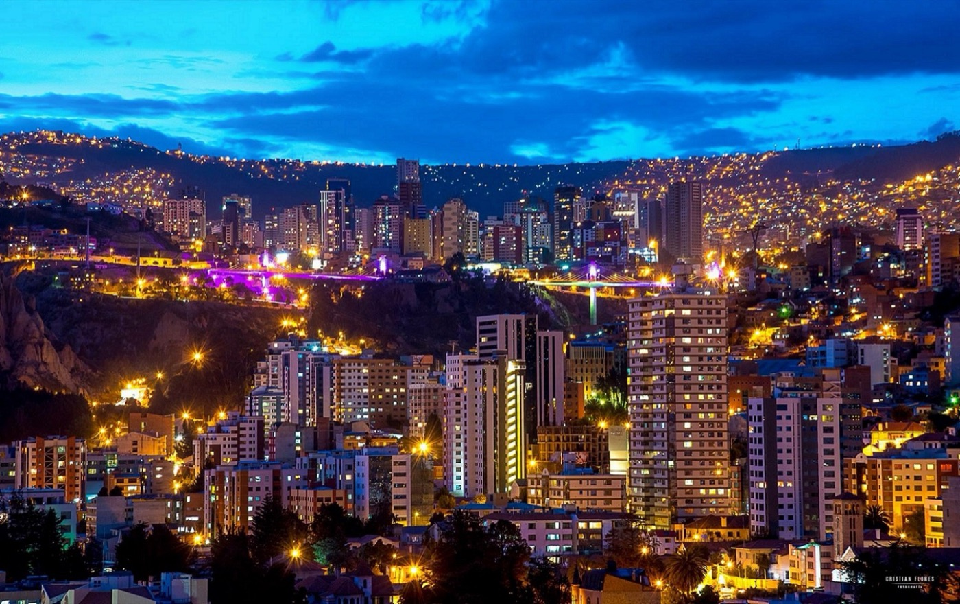 La Paz de Bolivia iluminada de noche